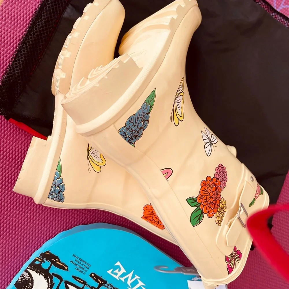 Disney parks women rain boots size7